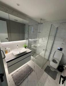 Modern Luxury apt at Sinpas Queen