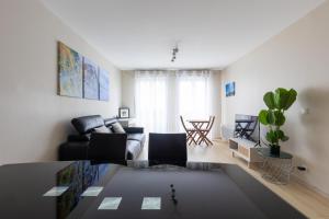 Appartements T2 lumineux, a 10 min de Disney, au pied de la gare avec parking prive : photos des chambres