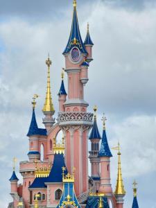 Appartements T2 lumineux, a 10 min de Disney, au pied de la gare avec parking prive : photos des chambres