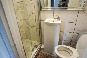 Easy 2 Manage 3BR Home Near Hounslow West Tube Station