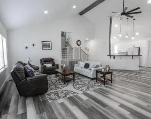 Mountain Veiw Home, 5 Bedroom, Spacious home! - McLeod