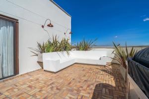 Stylish 2 Masters with Patio and View