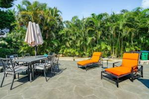 Walk to Beach Cape Coral Home with Grill and Patio