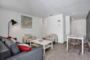 Elegant 2Bd Home, West Palm Beach, Steps to Beach