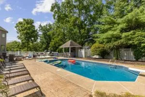 Family Paradise - Pool Theater Games Galore - Amherst