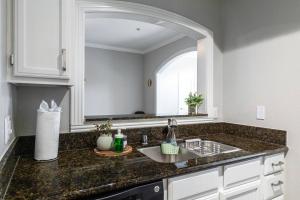 Downtown Modern Central Located 1Br