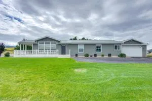 Tranquil Indigo Getaway Less Than 3 Mi to Hot Pools!