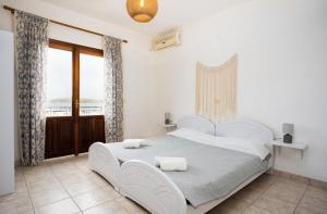 Seafront & Sunsets Sigri House