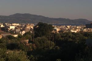 Angela quiet, modern house