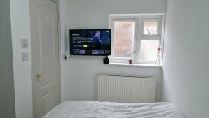 Sleek City Pad 1-2BR apartment with Private Driveway & Central Access Nottingham