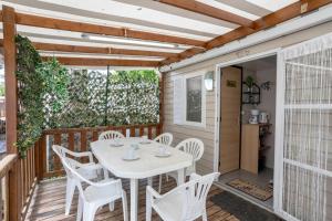 3 Bed - Sleeps 6 - Air-Con - Free Parking