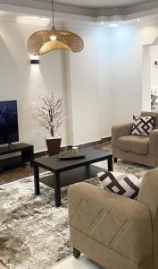 Bright and spacious apartment in Cairo downtown Dokki family building
