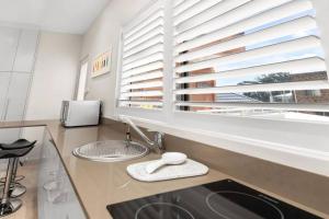 Beach Adjacent Apartment - Bluevista