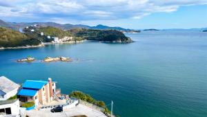 天空の城 絶景の海岸線に面し そよ風と波に触れながらリラックスできる場所です