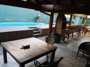 Alugo casa com Piscina na Praia, ate 20 pessoas