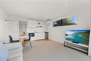 Guest House with Mountain Views