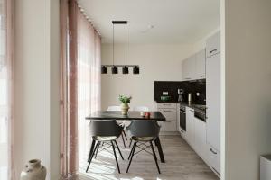 Apartment B9 "2 Schlafzimmer & Balkon mit Haffblick" im Pine Hill Resort