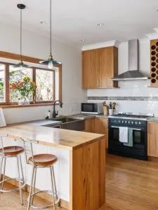 600m to CBD - Riverfront Home - Wainui Farm