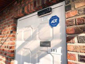 House for large families, metro 2min, #security