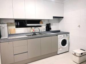 House for large families, metro 2min, #security