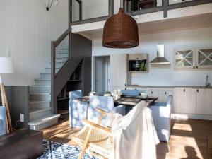 Spacious Forestside Mansion