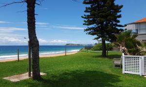 Homely Beachfront Apartment with Direct Beach Access - The Coachhouse