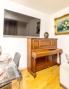 Quiet location in central London, close to Paddington, Regent Park, Lords Cricket, late check-in