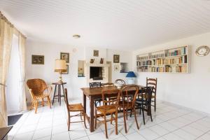 Maisons de vacances Belle maison chaleureuse a 50m de la mer : photos des chambres
