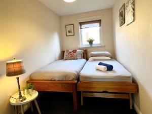 Stylish Modern Flat with Juliet Balcony & Parking