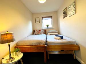 Stylish Modern Flat with Juliet Balcony & Parking