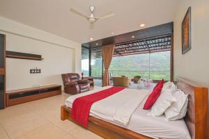 StayVistas Lake Mansion - Lakeside Villa with Mountain View, Large Pool & Sprawling Lawn