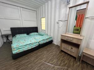 Slim Village Palm House - 2 rooms, 8 beds, 8 persons