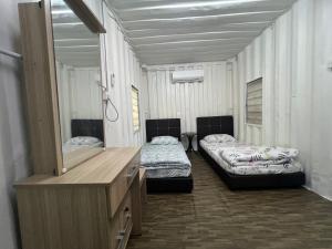 Slim Village Palm House - 2 rooms, 8 beds, 8 persons