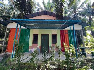 Slim Village Palm House - 2 rooms, 8 beds, 8 persons