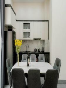 Villa 8 phòng ngủ - Đẳng cấp - gần biển - trung tâm Bãi Cháy