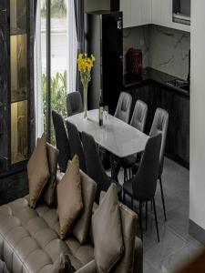 Villa 8 phòng ngủ - Đẳng cấp - gần biển - trung tâm Bãi Cháy