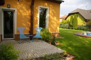 Bright cosy house with parking