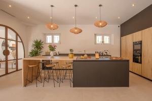 Villa 4 étoiles, 300m2, 700 m plage, 5 min du centre