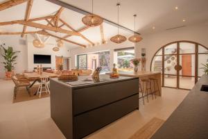 Villa 4 étoiles, 300m2, 700 m plage, 5 min du centre