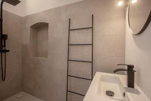 Villa 4 étoiles, 300m2, 700 m plage, 5 min du centre