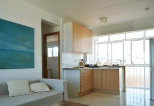 Light-filled apartment with sea views