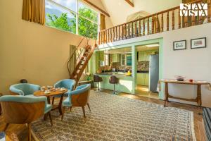 StayVista at Aaram Gah with Lawn, Bonfire, BBQ