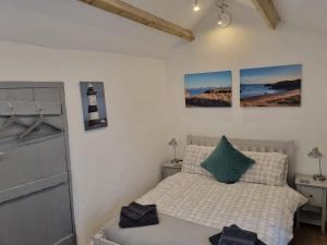 Ferrymans Cottage - Iconic Listed Building