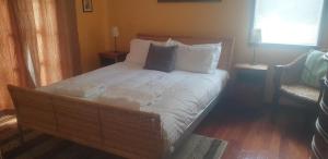 Kookaburra Retreat - peaceful rural bush setting