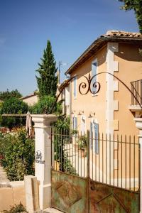 B&B / Chambres d'hotes Le mas de Roussillon chambre d'hotes : photos des chambres