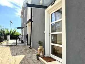 Good Vibes Boutique House