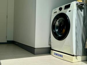 Garden Room with Private Entrance in Luxury Residence