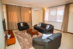 Spacious 2BR w pool & Gym