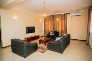 Spacious 2BR w pool & Gym