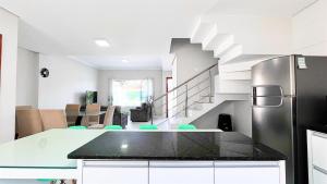 Triplex com piscina 100m do mar